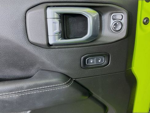 Used 2021 Jeep Wrangler Unlimited Sahara w/ Uconnect 4C Nav & Sound Group AWD/4WD image 25
