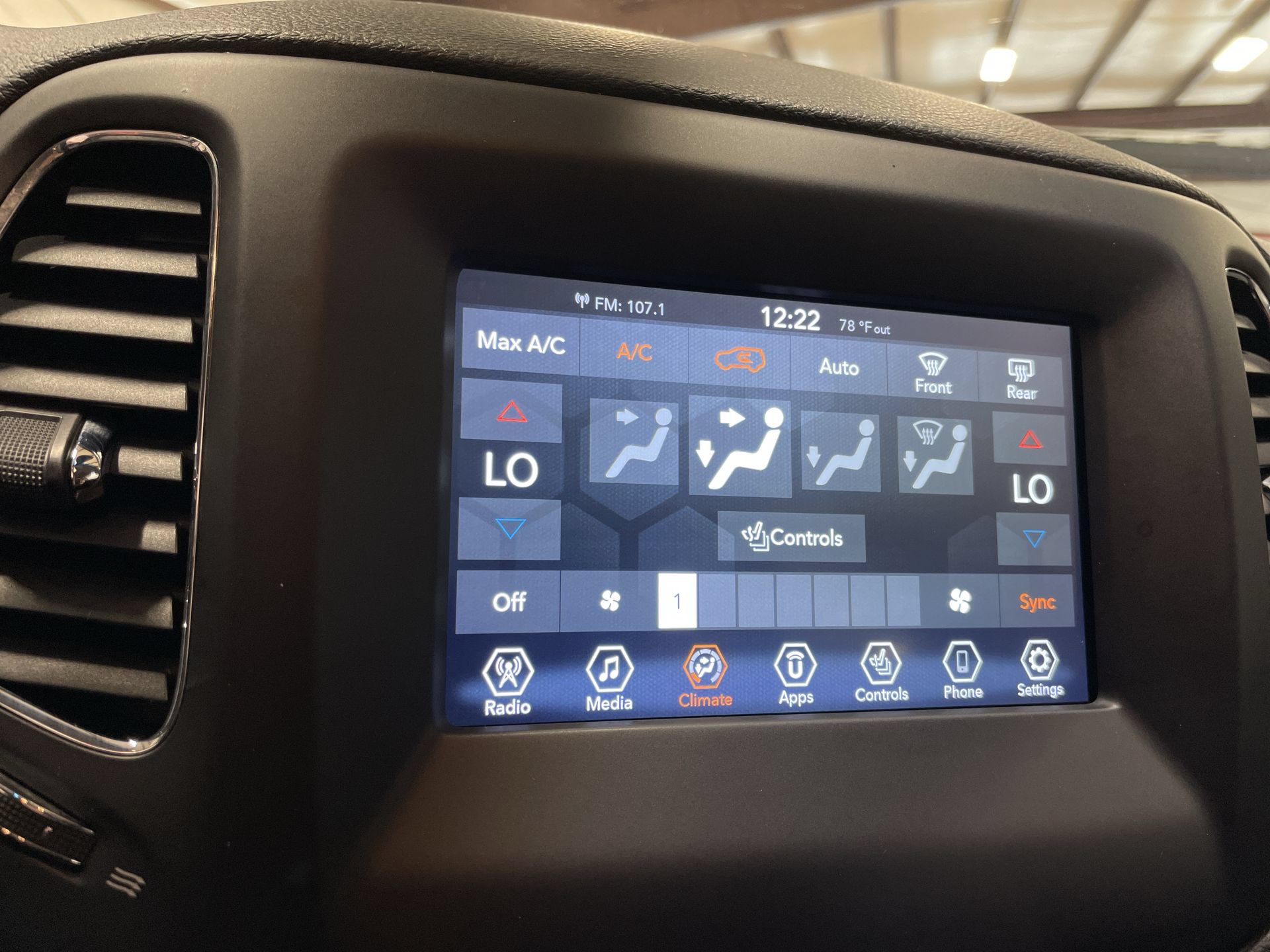 Used 2021 Jeep Compass Latitude w/ Convenience Group FWD image 22