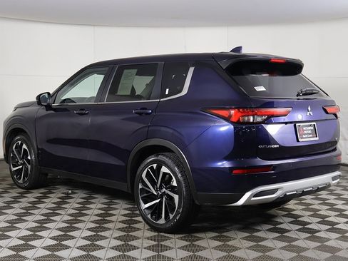 Used 2024 Mitsubishi Outlander SE image 10