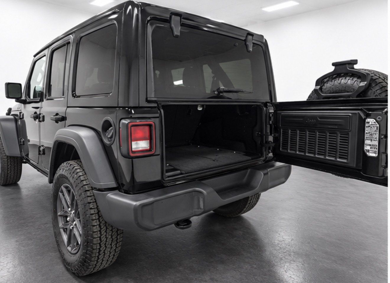 Used 2026 Jeep Wrangler Unlimited Sport AWD/4WD image 5