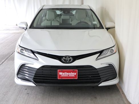 Used 2023 Toyota Camry XLE AWD/4WD image 3