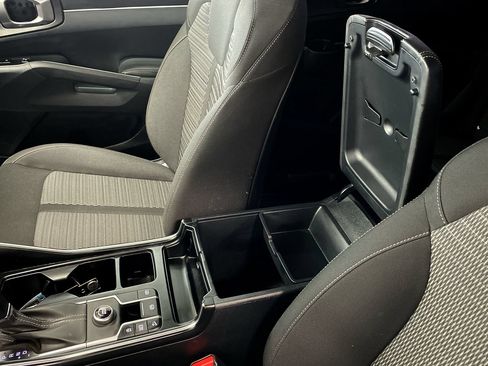 Certified 2025 Kia Sorento LX FWD image 27