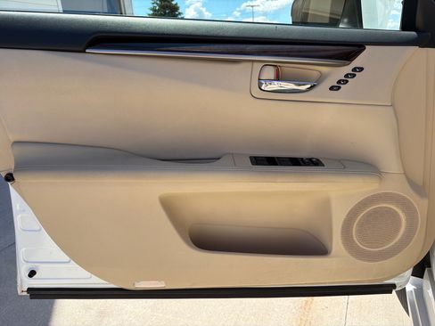 Used 2015 Lexus ES 350 w/ Luxury Package FWD image 9