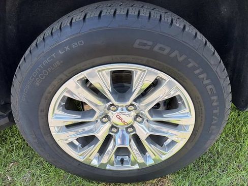 Used 2025 GMC Yukon Denali RWD image 34
