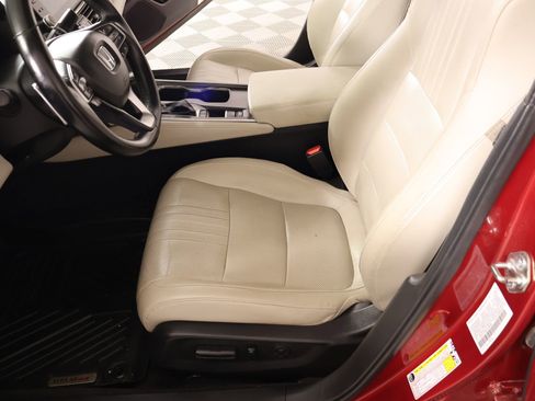 Used 2018 Honda Accord Touring image 12