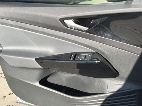 Used 2021 Volkswagen ID.4 Pro w/ ID.4 Protection Package image 18