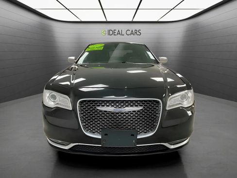 Used 2017 Chrysler 300 C Platinum AWD/4WD image 2