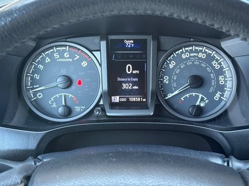 Used 2017 Toyota Tacoma TRD Off-Road w/ Premium & Technology Package AWD/4WD image 39