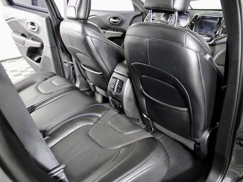 Used 2019 Jeep Cherokee Limited image 33