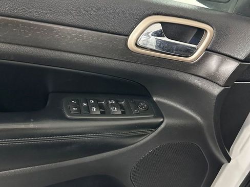 Used 2017 Jeep Grand Cherokee Laredo w/ Quick Order Package 23E AWD/4WD image 9