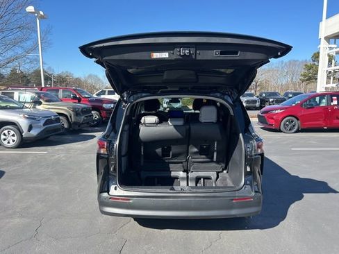 Used 2025 Toyota Sienna XLE image 7