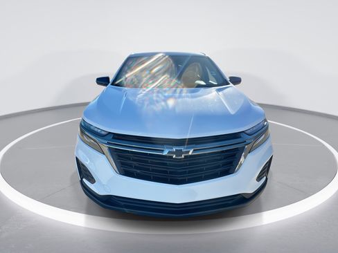 Used 2024 Chevrolet Equinox LS w/ LS Convenience Package image 3