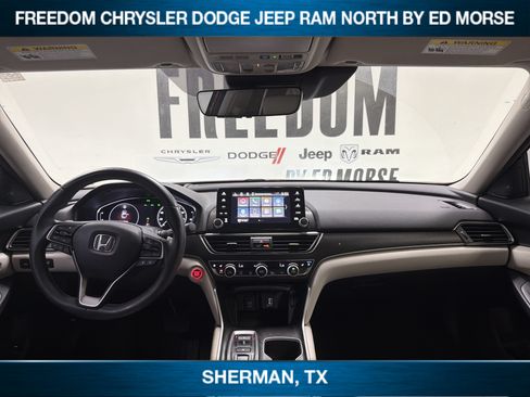 Used 2018 Honda Accord Touring image 11