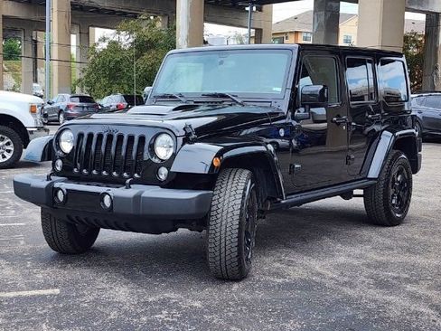 Used 2015 Jeep Wrangler Unlimited Sahara AWD/4WD image 16