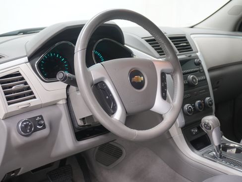 Used 2009 Chevrolet Traverse LT FWD image 10