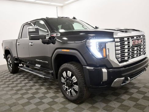 Used 2024 GMC Sierra 2500 Denali image 10