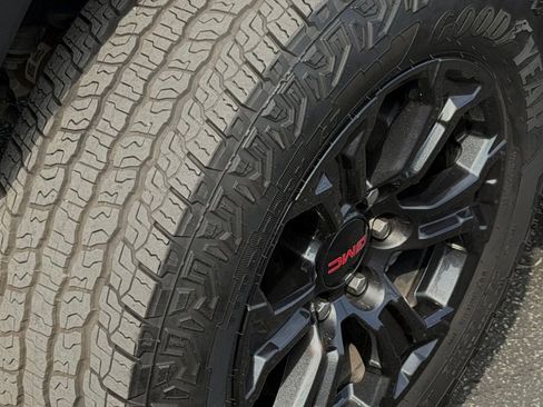 Used 2025 GMC Canyon Elevation image 13