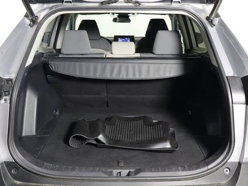 Used 2021 Toyota RAV4 XLE w/ Convenience Package FWD image 17