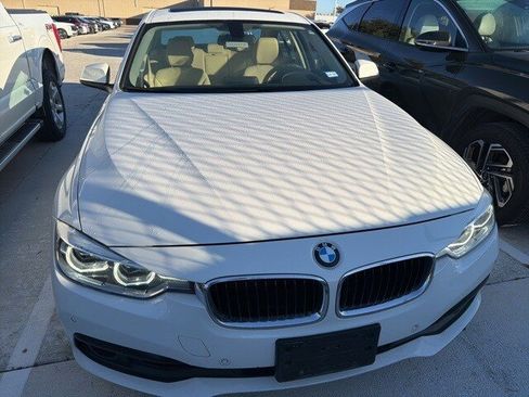 Used 2018 BMW 320i Sedan w/ Convenience Package image 2