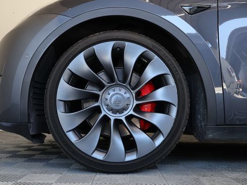 Used 2022 Tesla Model Y Performance AWD/4WD image 9
