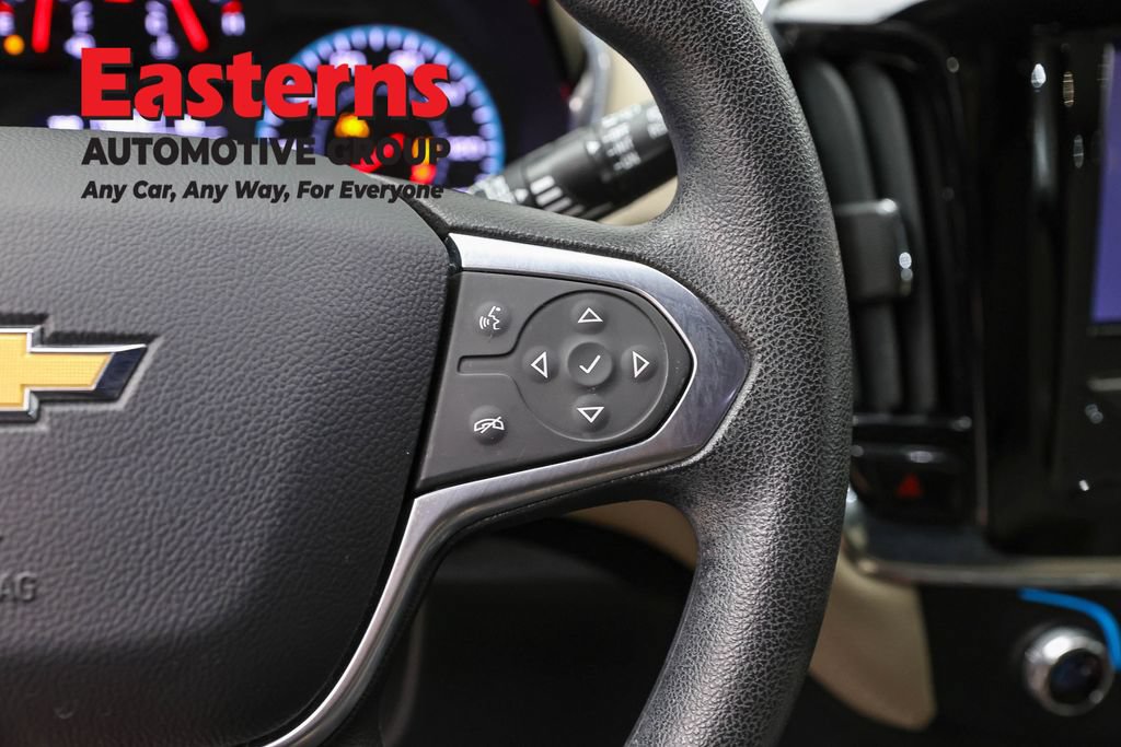 Used 2023 Chevrolet Traverse LS FWD image 16
