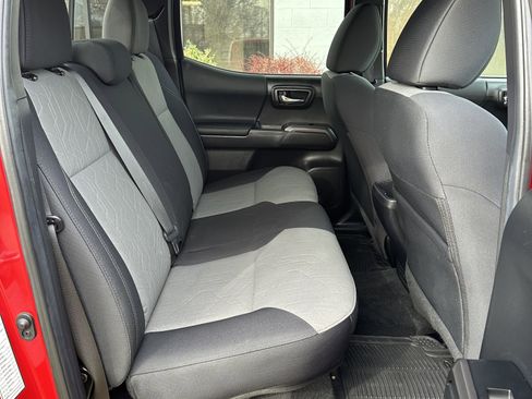 Used 2022 Toyota Tacoma TRD Off-Road w/ Technology Package image 22