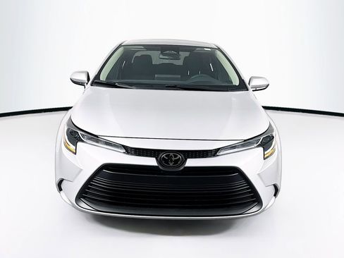 Used 2025 Toyota Corolla LE FWD image 2