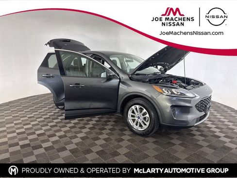 Used 2020 Ford Escape SE image 12