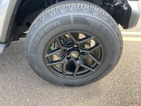 Used 2020 Jeep Wrangler Unlimited Sahara image 11