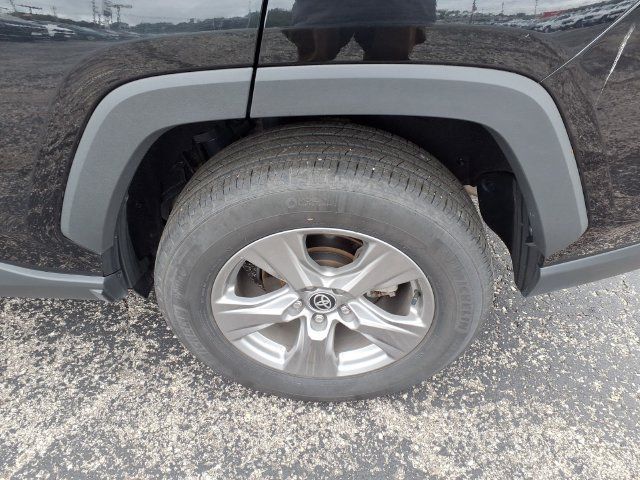 Used 2025 Toyota RAV4 XLE AWD/4WD image 46