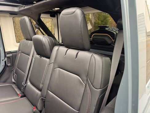 Used 2024 Jeep Wrangler Unlimited Rubicon image 45