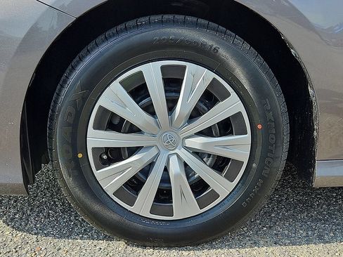 Used 2022 Toyota Camry LE FWD image 8