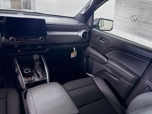 New 2025 Chevrolet Colorado LT w/ LT Convenience Package image 17