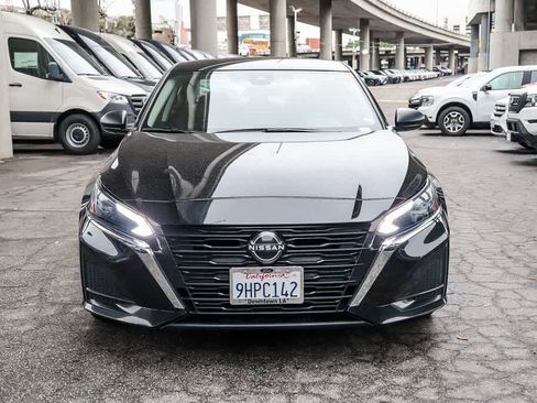 Used 2024 Nissan Altima 2.5 SV image 2