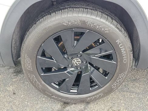 Used 2024 Volkswagen Atlas SE w/ Black Wheel Package FWD image 6