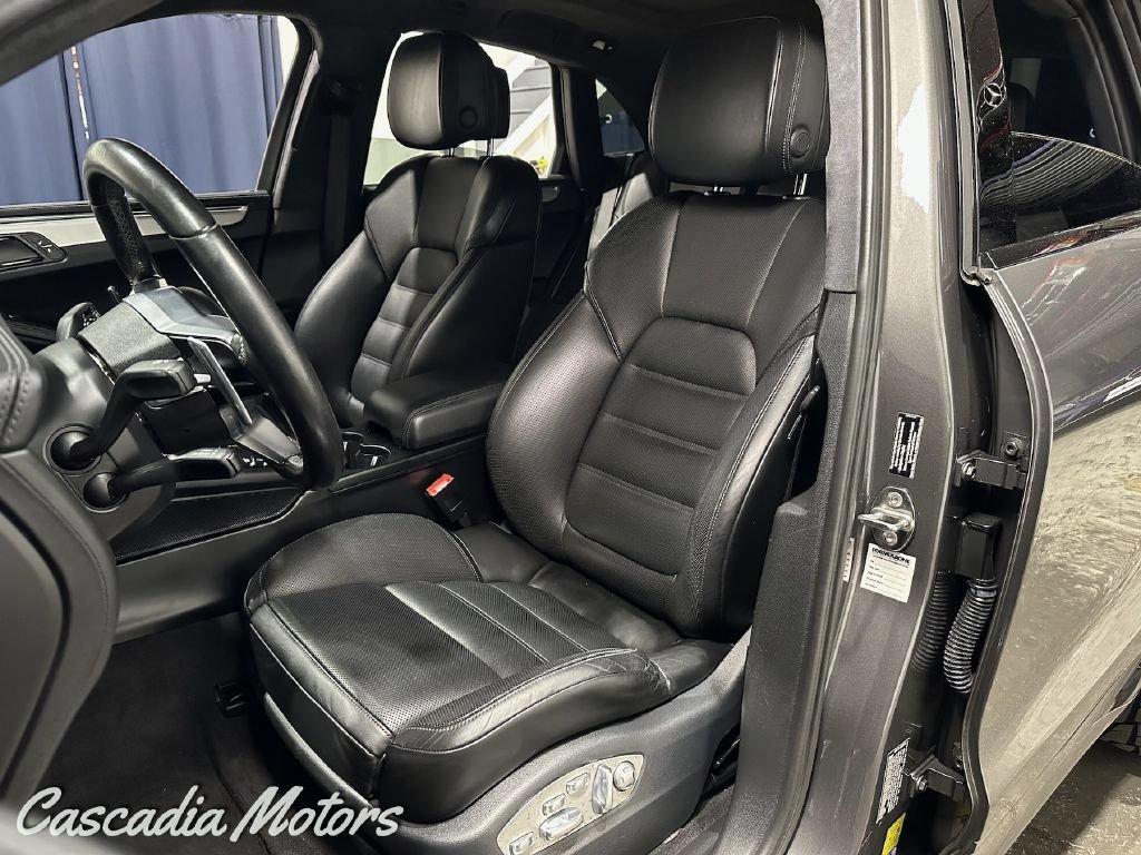 Used 2016 Porsche Macan Turbo AWD/4WD image 9