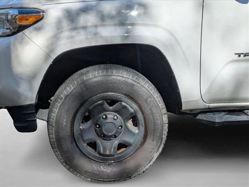 Used 2018 Toyota Tacoma SR5 image 9
