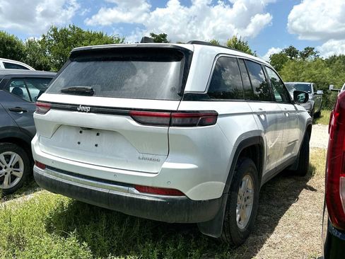 Used 2025 Jeep Grand Cherokee Laredo w/ MOPAR Finishing Package RWD image 11