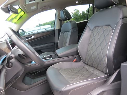 Used 2024 Volkswagen Atlas SEL Premium R-Line image 21