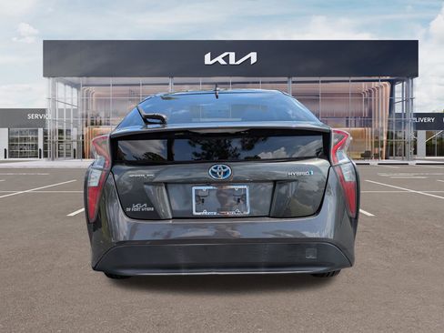 Used 2016 Toyota Prius Two FWD image 5