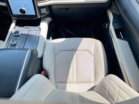 Used 2022 Ford Expedition Platinum AWD/4WD image 24