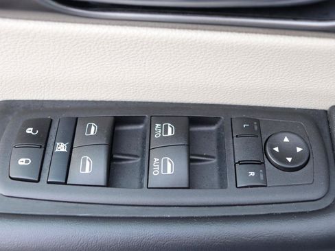 Used 2024 Chrysler Pacifica Touring-L FWD image 53