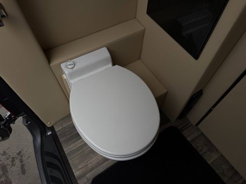 Used 2022 Mercedes-Benz Sprinter 2500 image 43