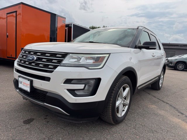 Used 2017 Ford Explorer XLT w/ Equipment Group 202A AWD/4WD image 3