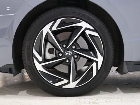 Used 2024 Hyundai Sonata SEL w/ Convenience Package FWD image 9