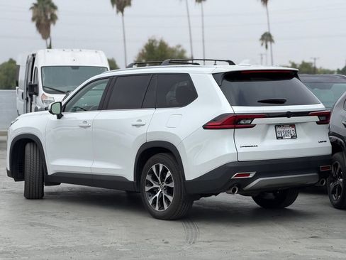 Used 2025 Toyota Grand Highlander AWD Hybrid image 3