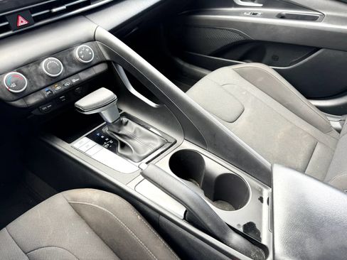 Used 2023 Hyundai Elantra SE FWD image 19