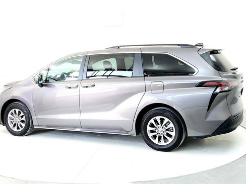 Certified 2024 Toyota Sienna XLE image 4