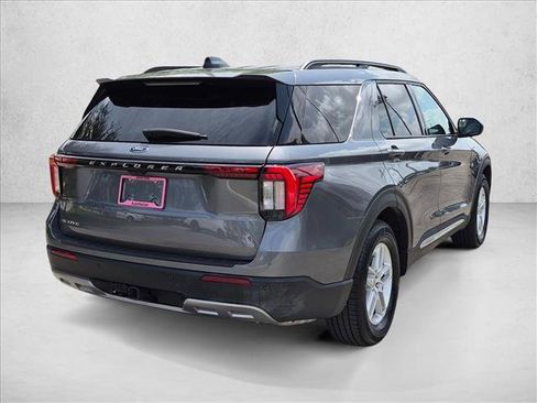 Used 2025 Ford Explorer Active w/ Active Comfort Package RWD image 5