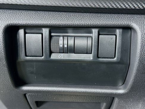 Used 2025 Subaru Crosstrek 2.0i Premium image 17